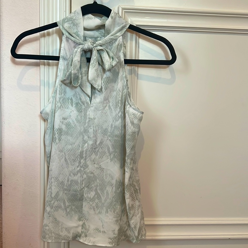 Green snake-skin tied sleeveless blouse from Jennifer Lopez | Size Small